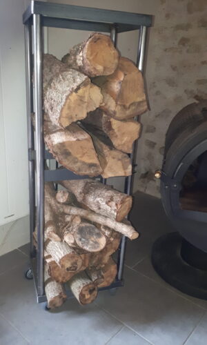 Porte-Bûches. Structures métalliques sur roulettes.